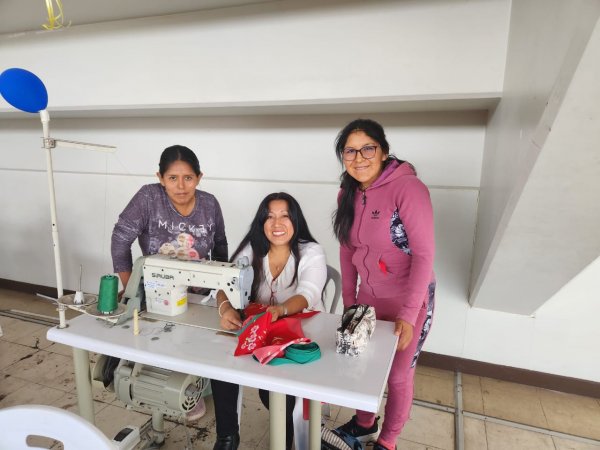 OMAPED POCOLLAY PROMUEVE LA INCLUSIÓN Y EL EMPRENDIMIENTO A TRAVÉS DE TALLER DE CORTE Y CONFECCIÓN
