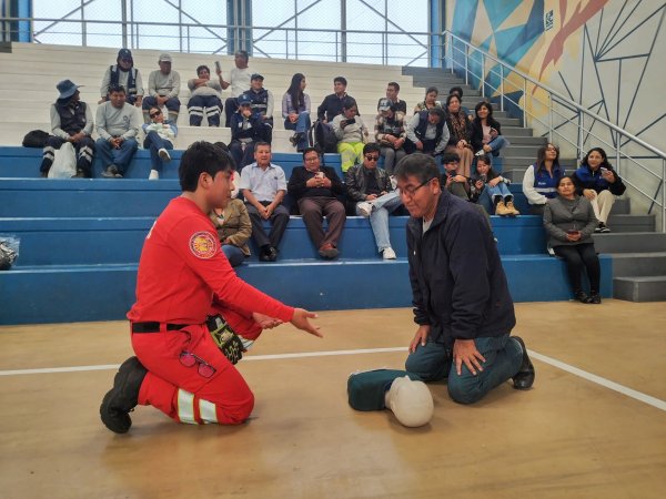 CAPACITACIÓN EN PRIMEROS AUXILIOS Y USO DE EXTINTORES FORTALECE LA PREVENCIÓN EN POCOLLAY