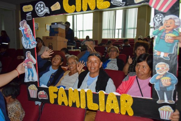 “TARDE DE CINE” FORTALECIÓ LA INCLUSIÓN Y LA CONVIVENCIA FAMILIAR EN POCOLLAY