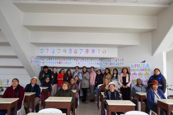ADULTOS MAYORES DE POCOLLAY CUMPLEN EL SUEÑO DE RETOMAR SUS ESTUDIOS PRIMARIOS