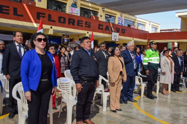 I.E. MANUEL FLORES CALVO CELEBRA SUS BODAS DE ORO